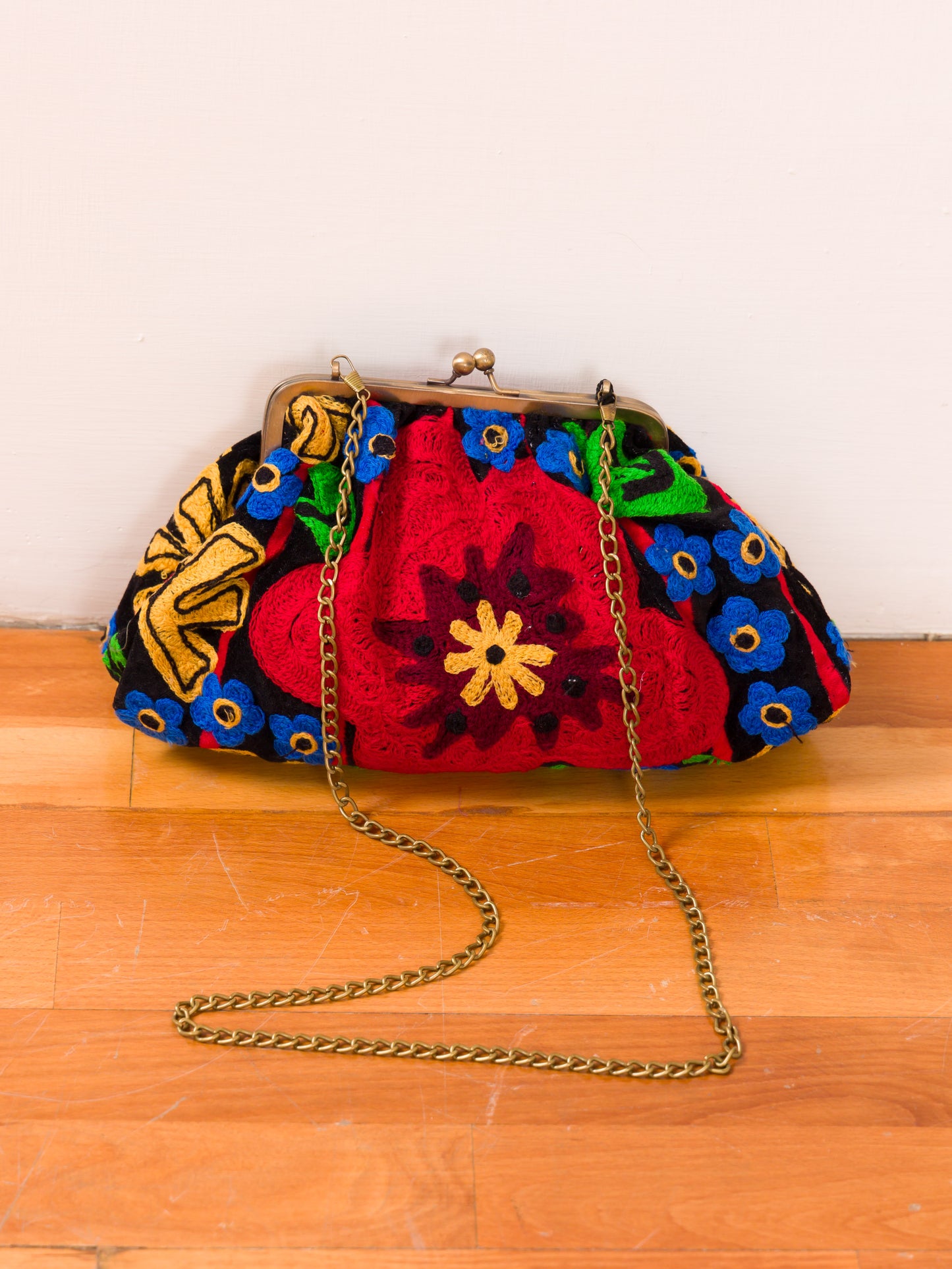 Borsa clic clac Arusha in velluto ricamato
