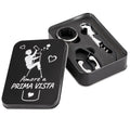 Set da vino in scatola di latta nera con frase “Amore a prima vista”