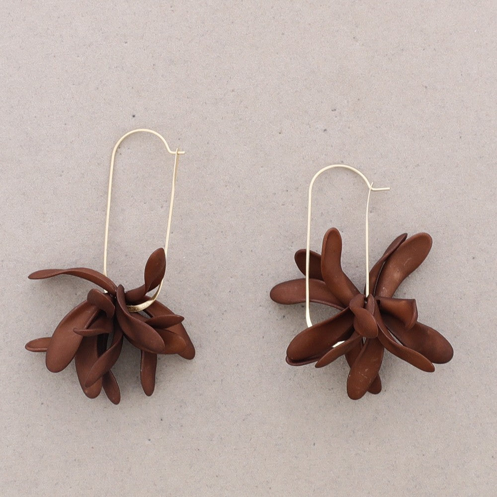 Earrings with petals